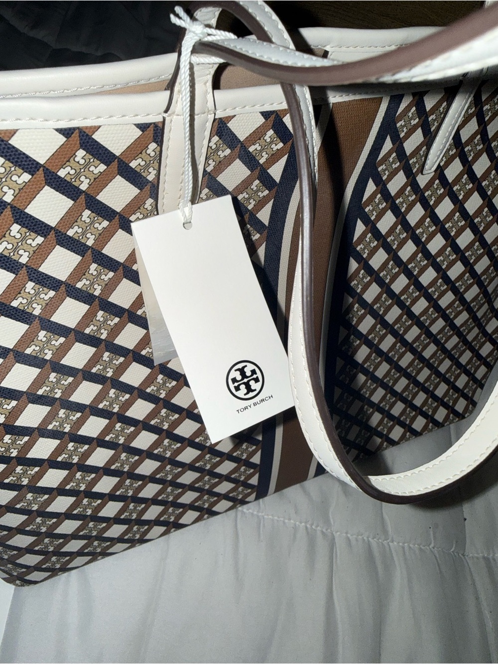 Tory Burch Brown and Cream Patterned Tote with Gold Logo - Picture 7 of 8